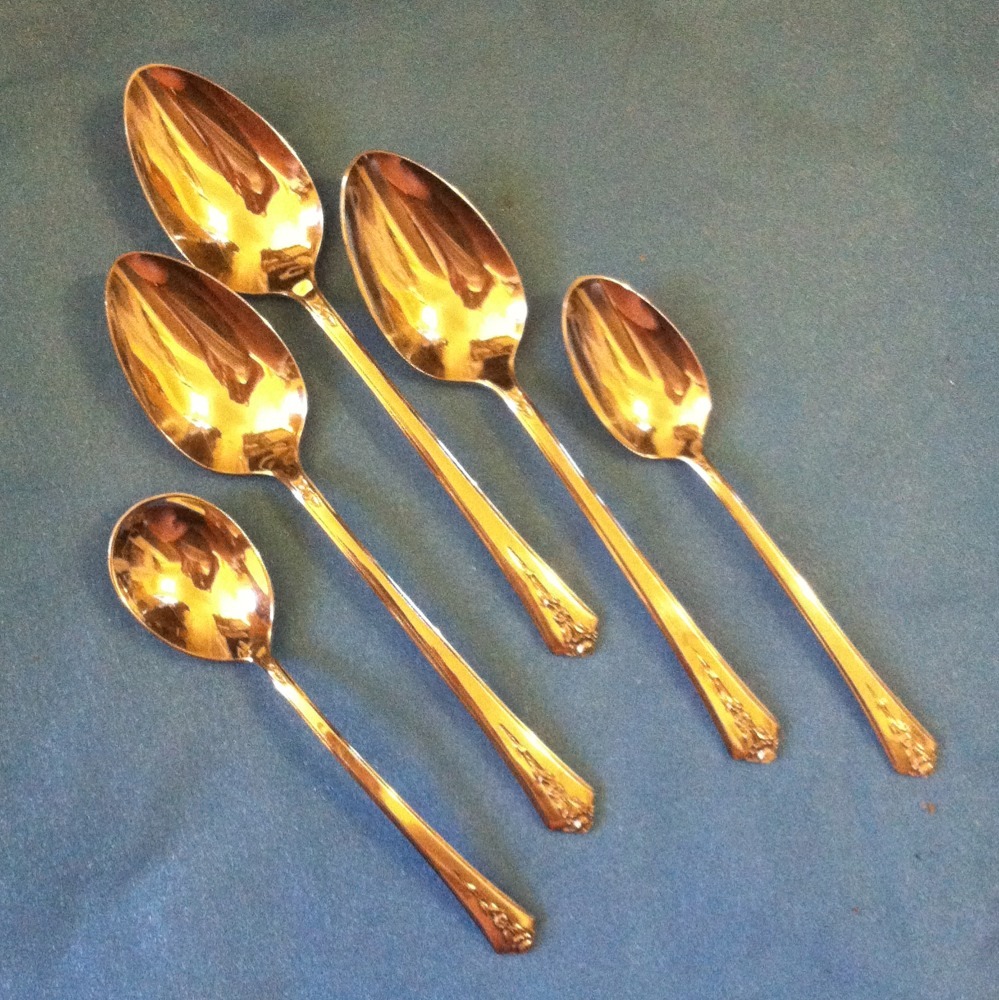 5 Holmes & Edwards Int’l Spring Garden Spoons Serving Teaspoon Sugar Beautiful