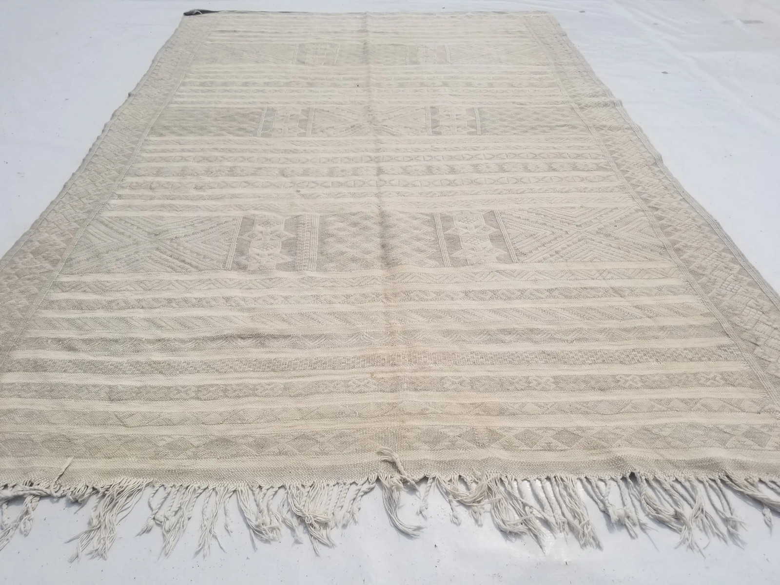 Vintage Traditional Handmade Moroccan Wool Beige Kilim 7.2×4.7ft
