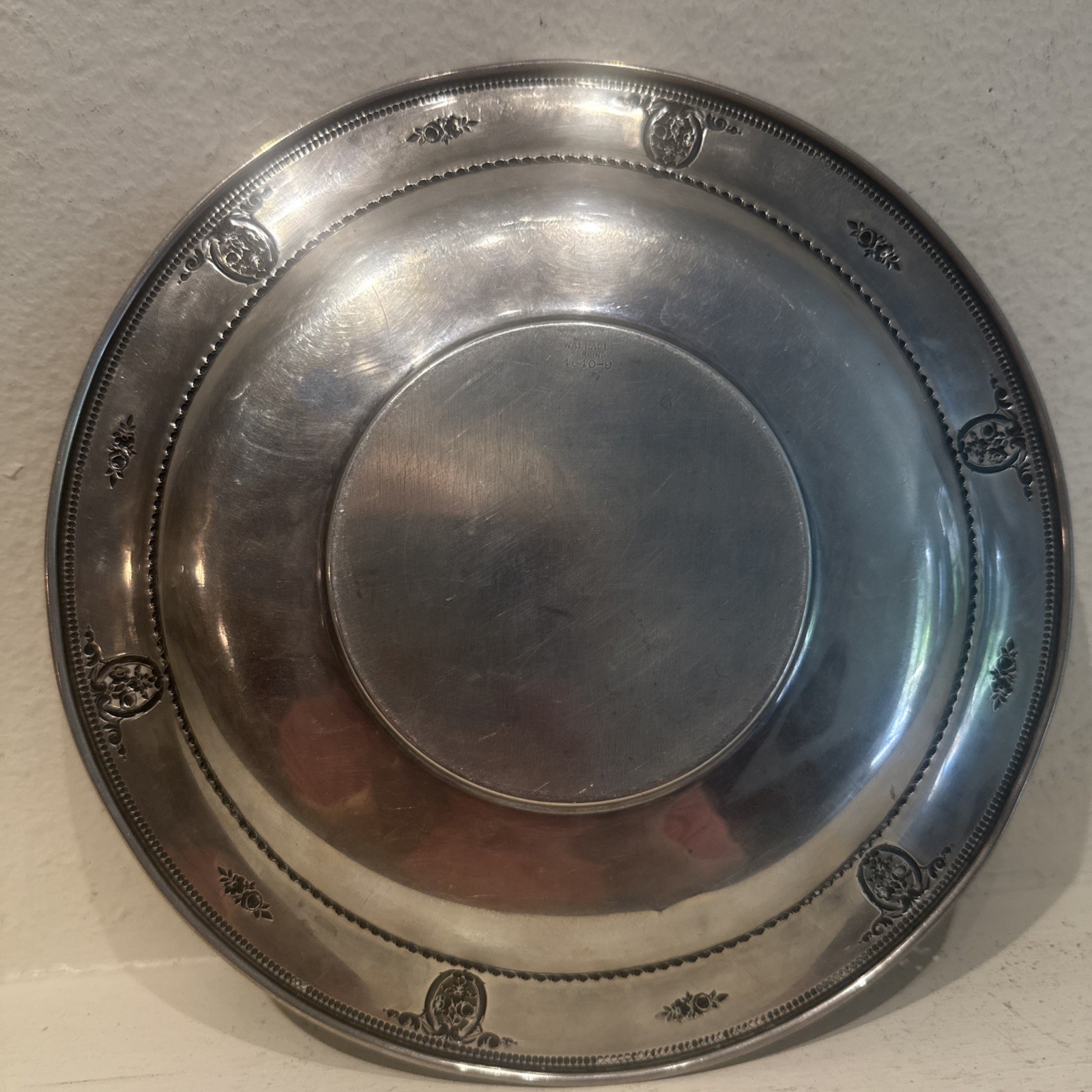 Wallace Silver Sterling Rose Point Hollowware Sandwich Plate 10-1/8″, 276 grams
