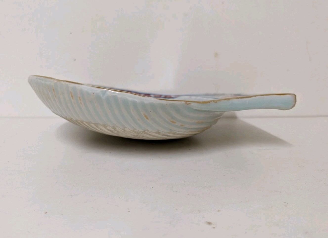 中國古代瓷器 rouge-de-fer moulded shell-shaped porcelain dish Kangxi era (1662-1722)
