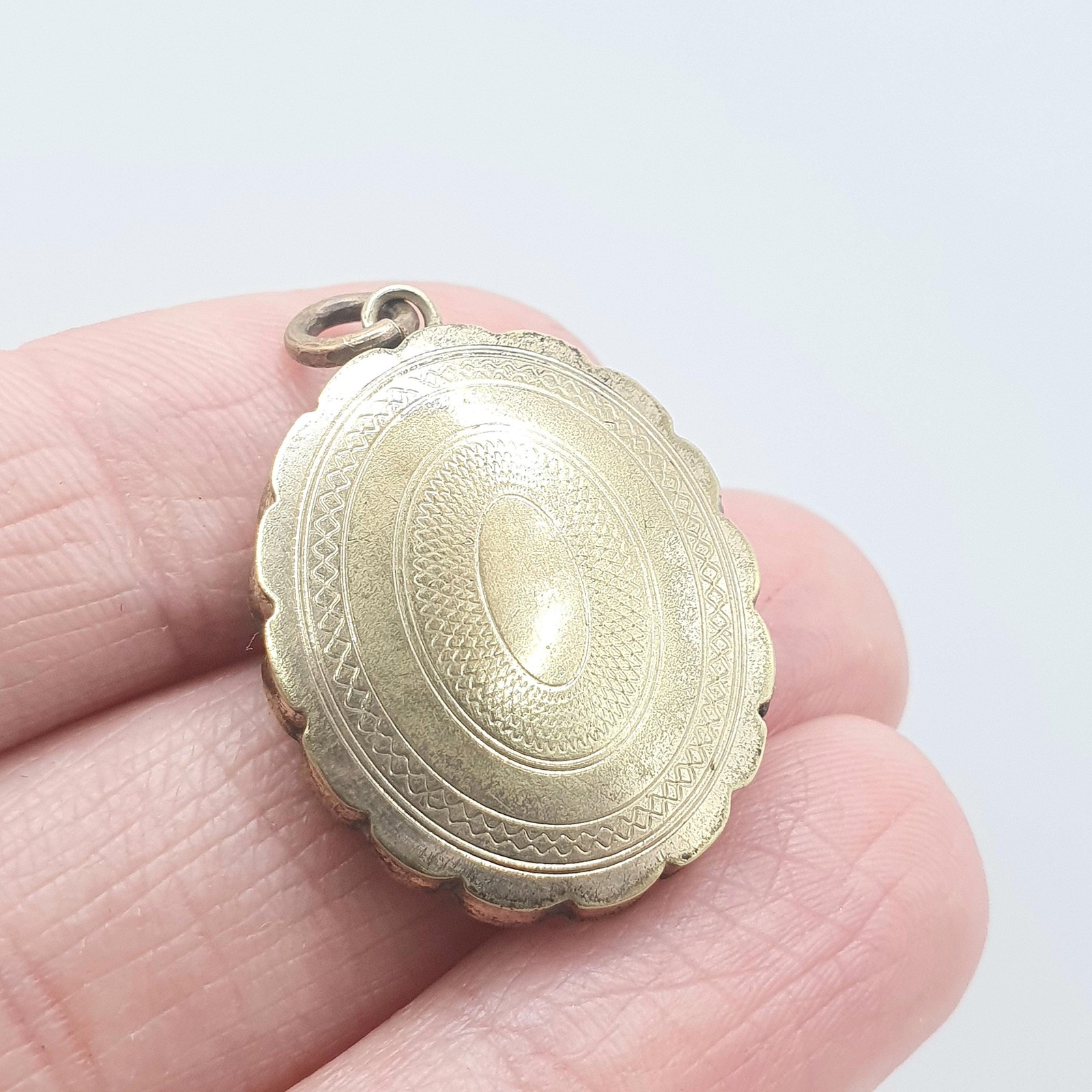 Antique Victorian Gold Tone Locket Necklace Pendant Photo Oval Base Metal Engine