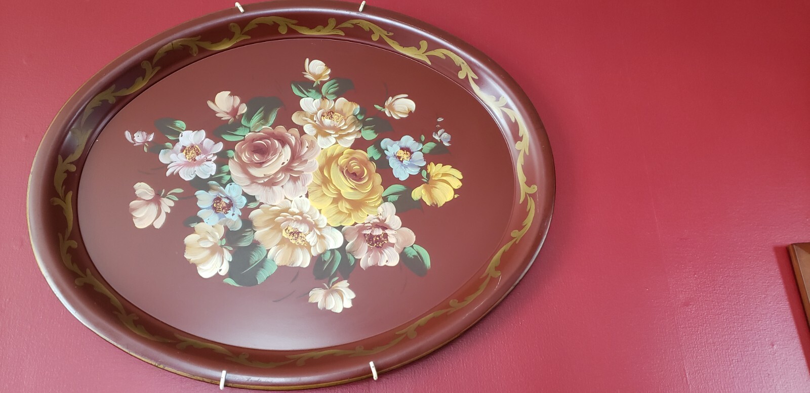 1940s HAND PAINTED RARE RED TOLE WARE TABLE SIZE OVAL TRAY CABBAGE ROSES RARE