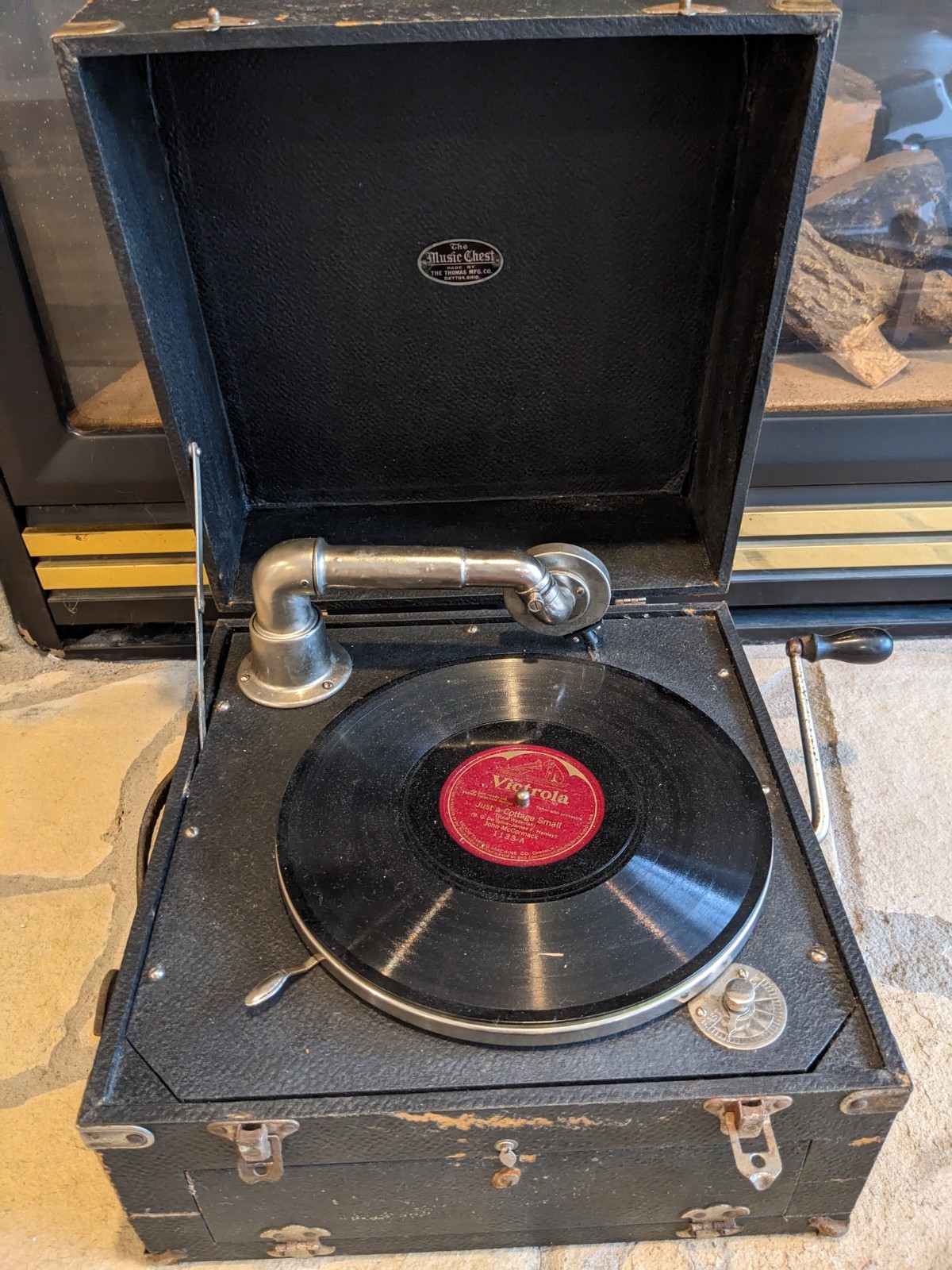 1920/30 Antique “The Music Chest” PORTABLE PHONOGRAPH RECORD PLAYER – Works!