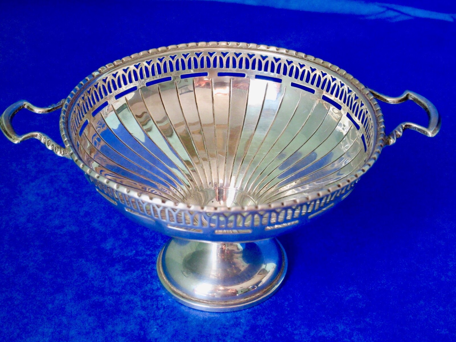 Pearce & Sons, London, Antique Art Deco British Sterling Silver Pedestal Bowl