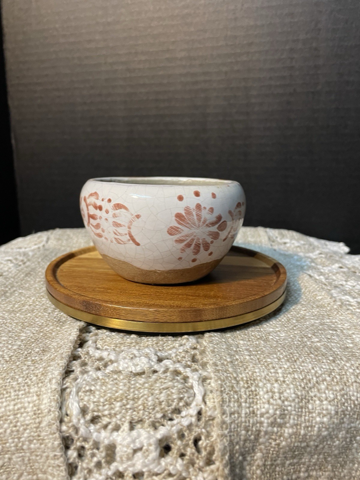 Japanese Ceramic Tea Bowl White Crackle Glaze (Kohiki) Terracotta Base