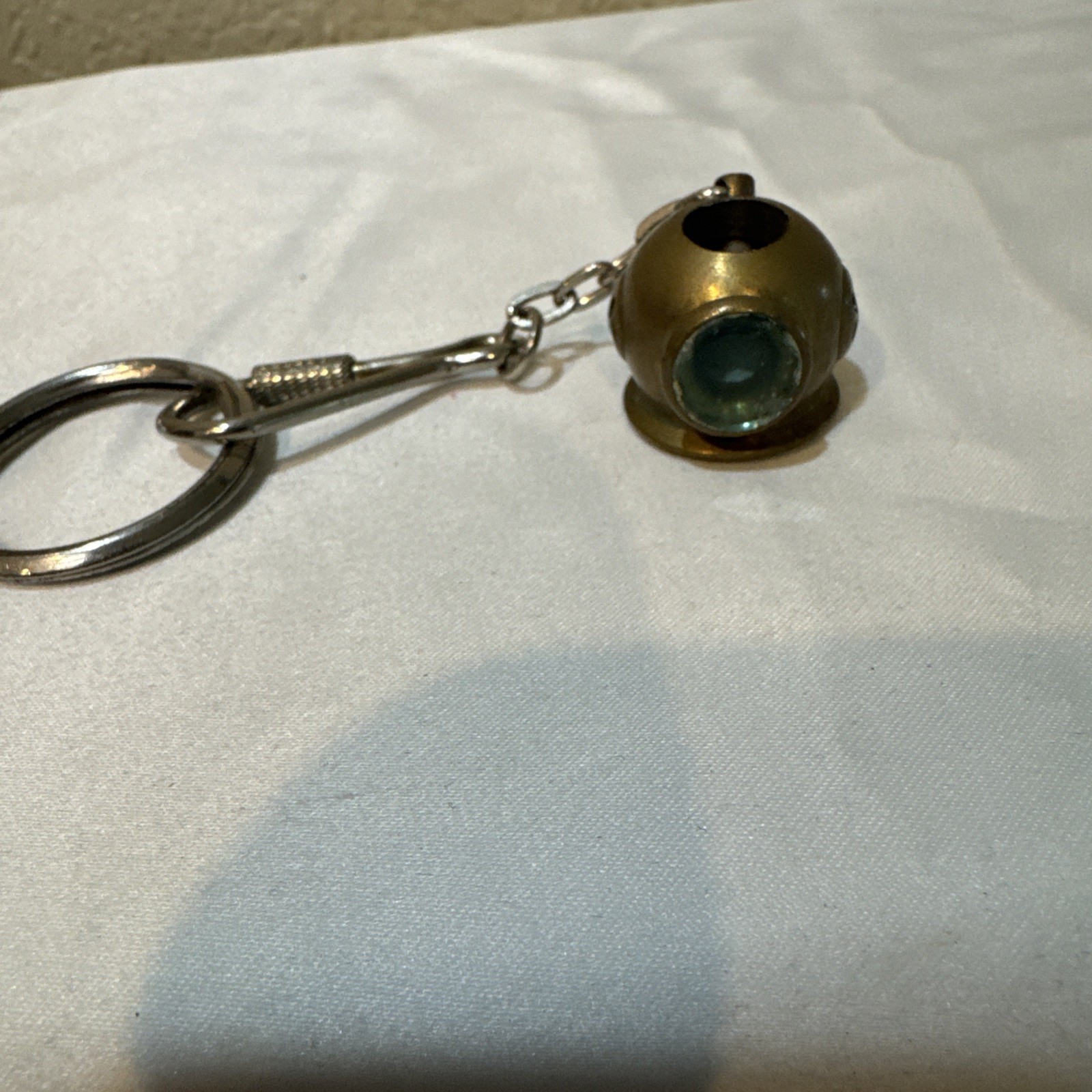 ANTIQUE BRASS SCUBA DIVER HELMET KEYCHAIN USED COOL!!!
