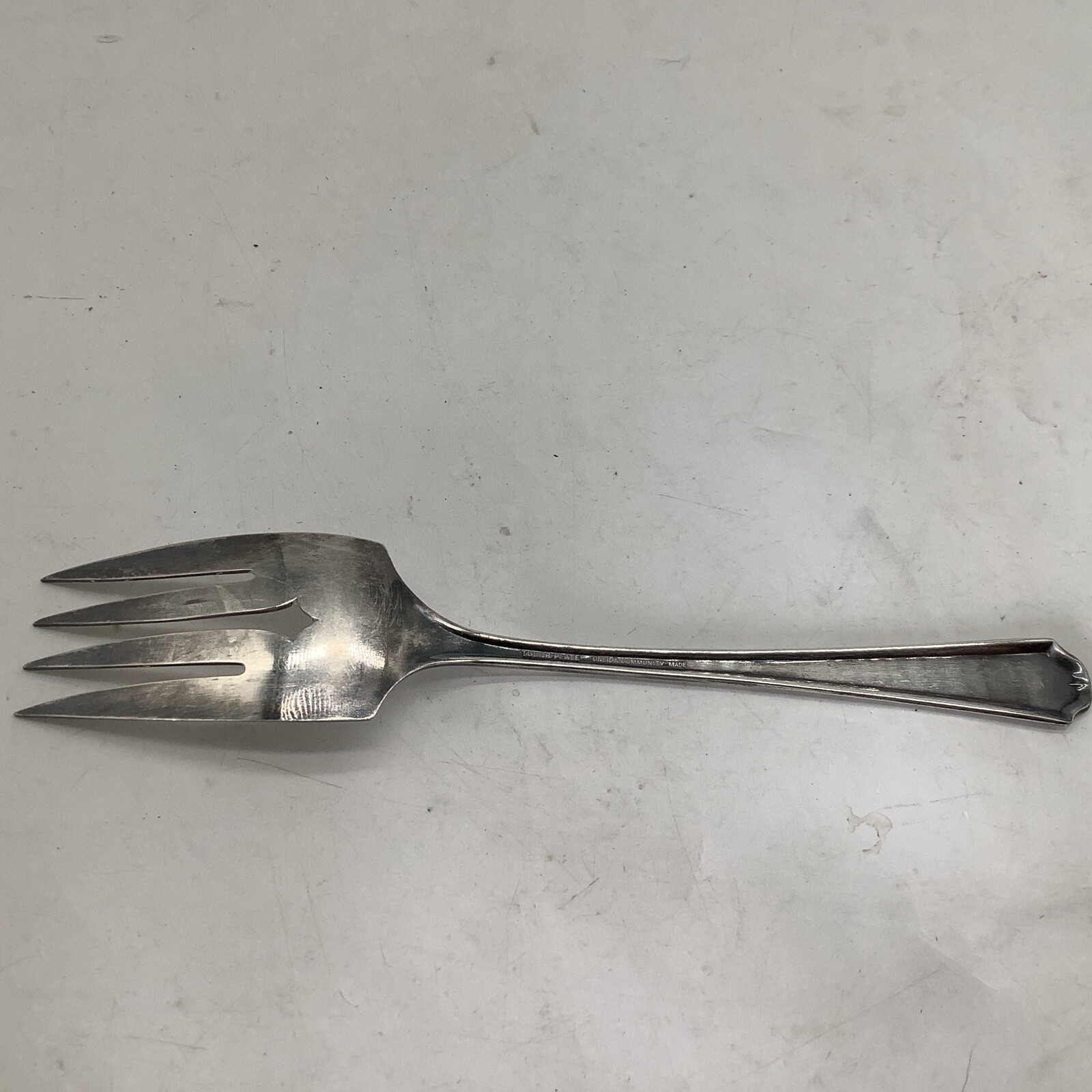 Oneida Community Tudor Plate Silverplate Serving Or Meat Fork “Baronet” 8.25”