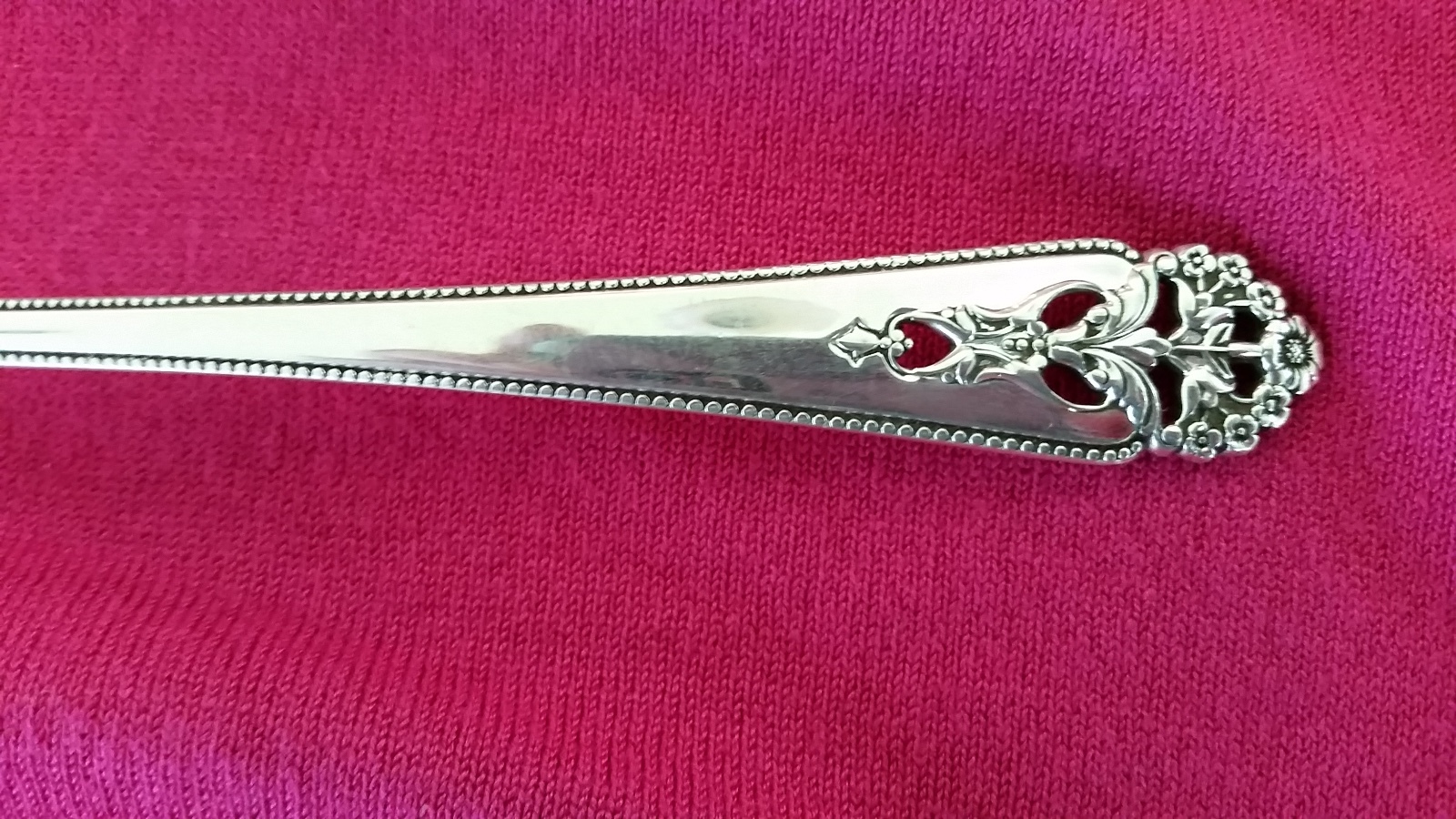Queens Lace by International Sterling Berry Spoon Hand Chased Fruit in Bowl 8742