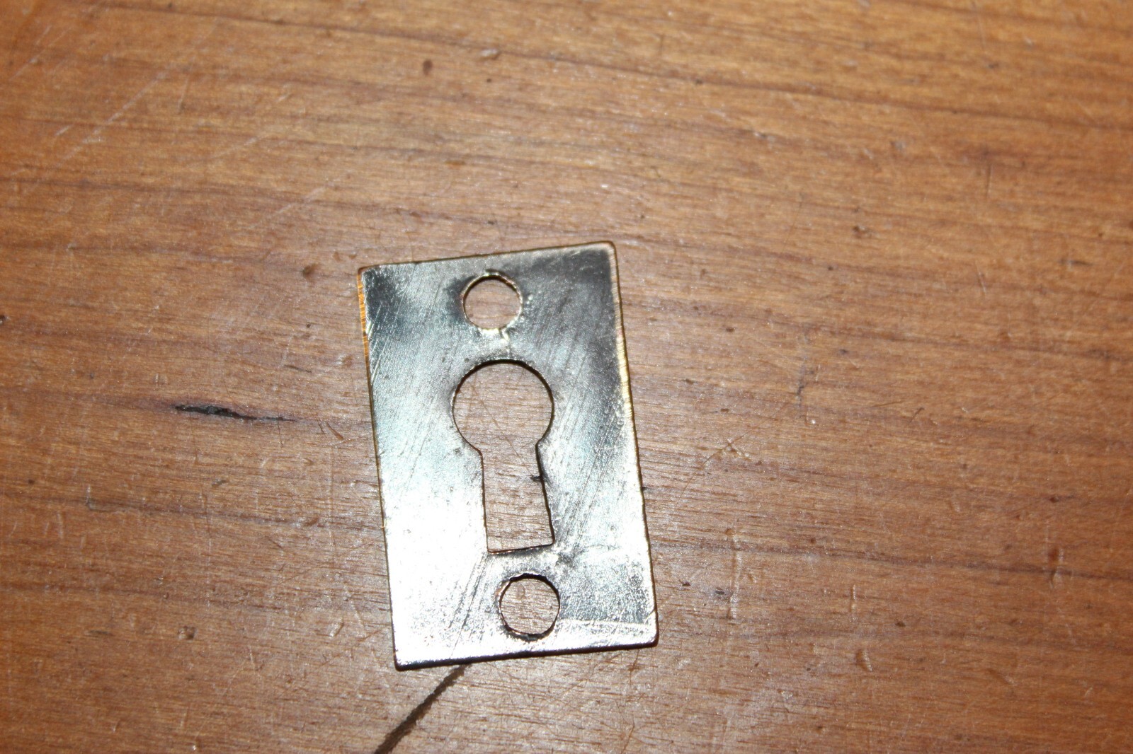 Small 1-1/4″ x 7/8″ Rectangular Brass Plate over Bronze Keyhole Escutcheon CC-40