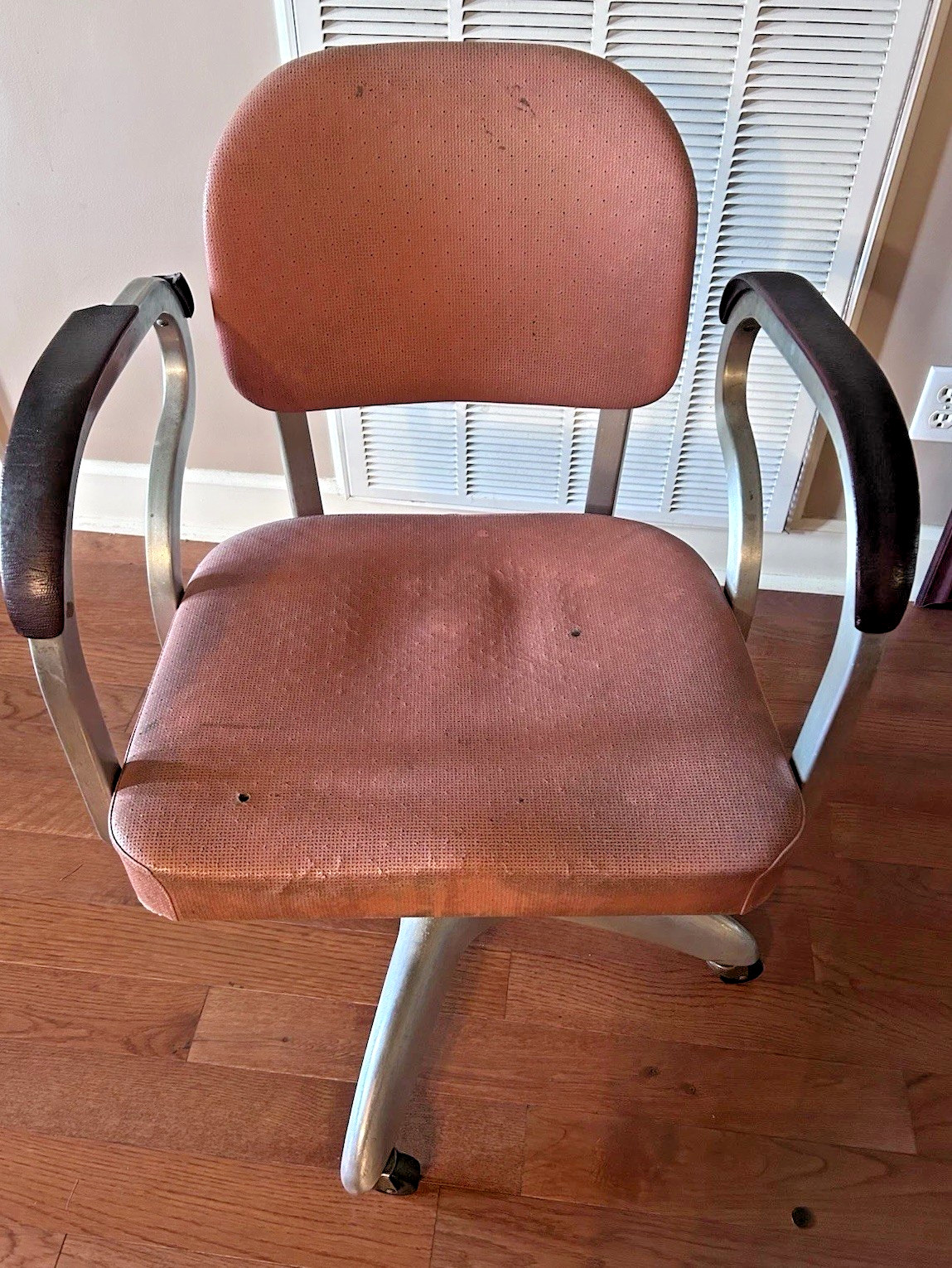 Goodform General Fireproofing Aluminum Swivel Office Chair MCM Casters Salmon