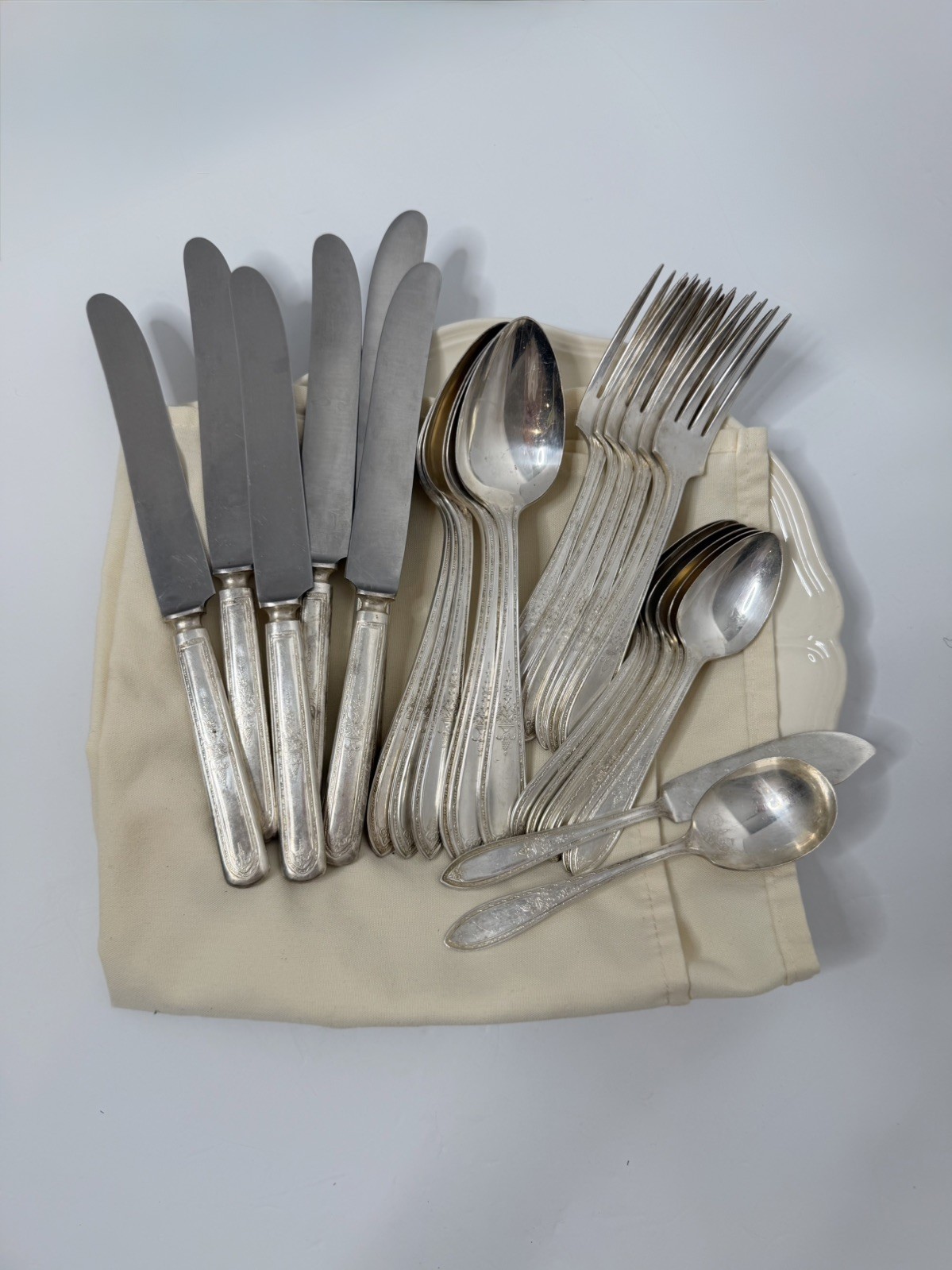 Vintage Wm Rogers AA Silverplate Flatware Set 26 Pieces Floral Cutlery + Serving