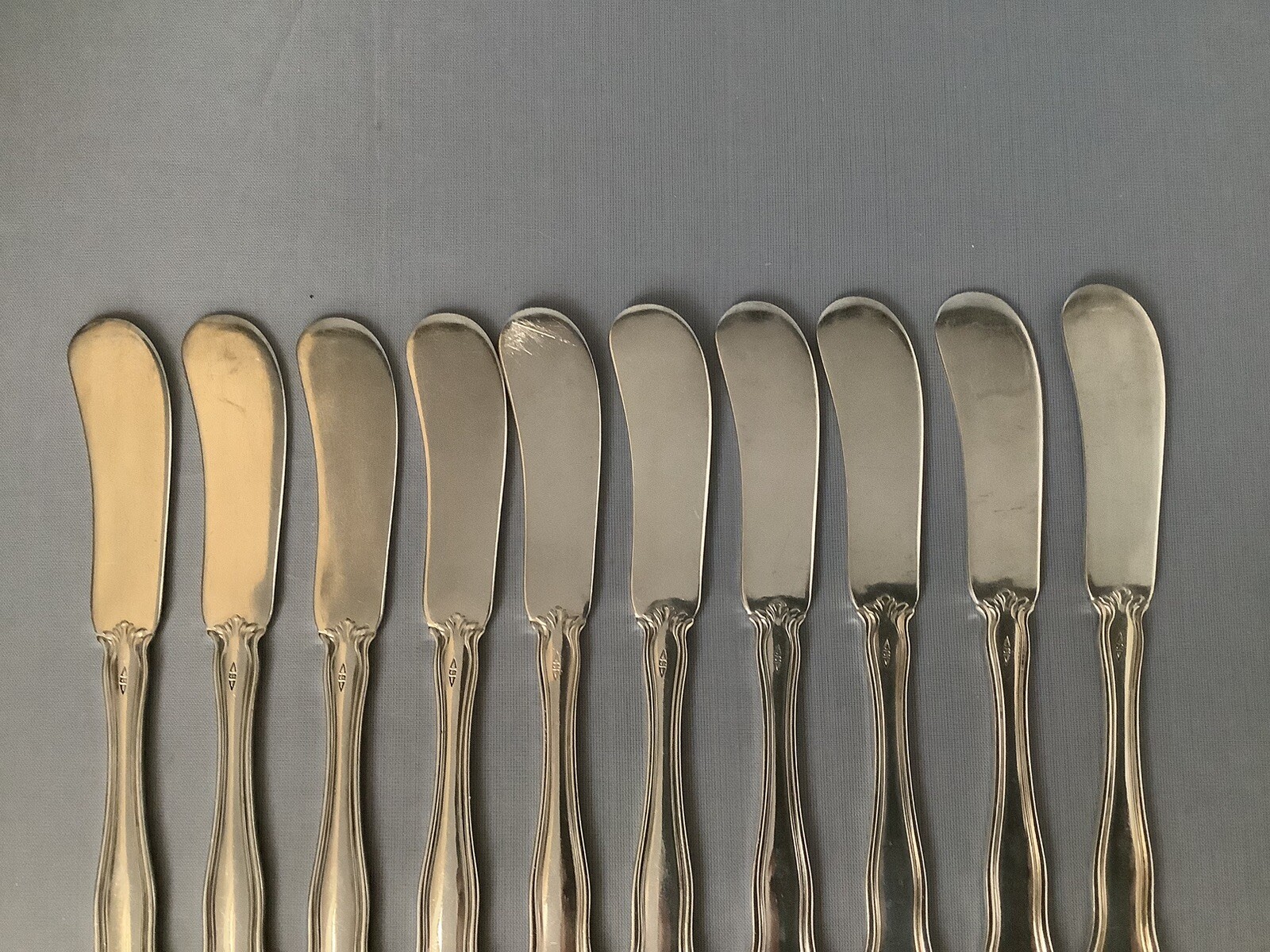 E H H Smith Marseilles Silverplate 10 Flat Butter Spreaders NO Mono