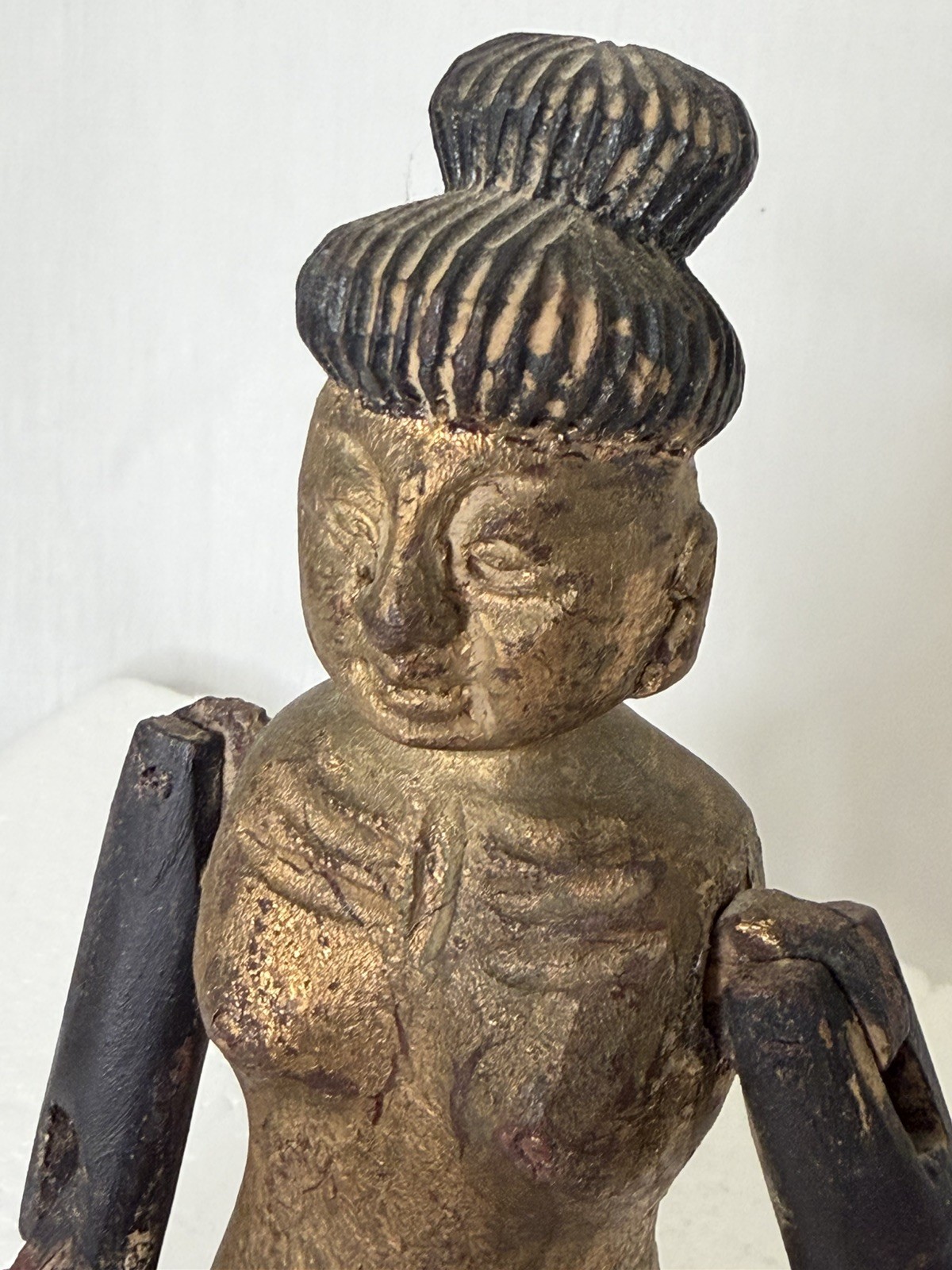 WONDERFUL ANTIQUE CHINESE HAND CARVED GILDED WOODEN FEMALE DOLL