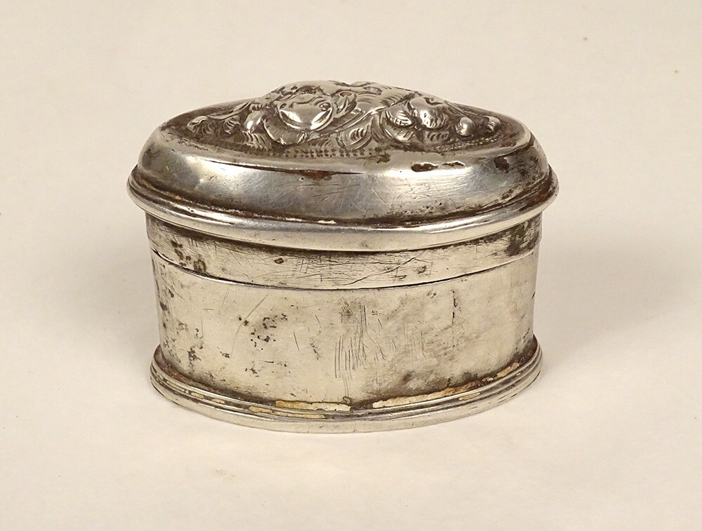 Oval blush box solid silver foliage Savoy 18th century