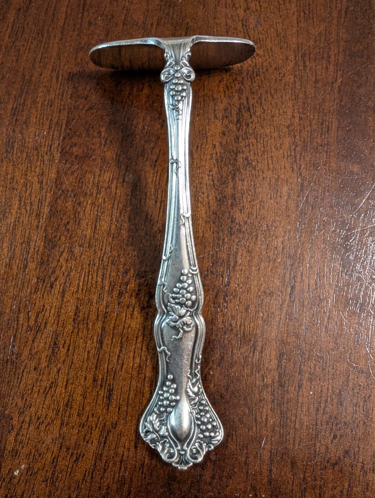 *1847 Rogers VINTAGE Grape Pattern Silver Plate BABY FOOD PUSHER