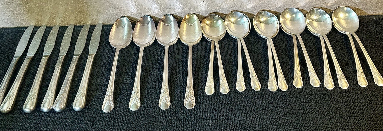Wm Rogers Mfg Co “Original Rogers” Avalon Silverplate Mixed Lot. Soup, Knives*22