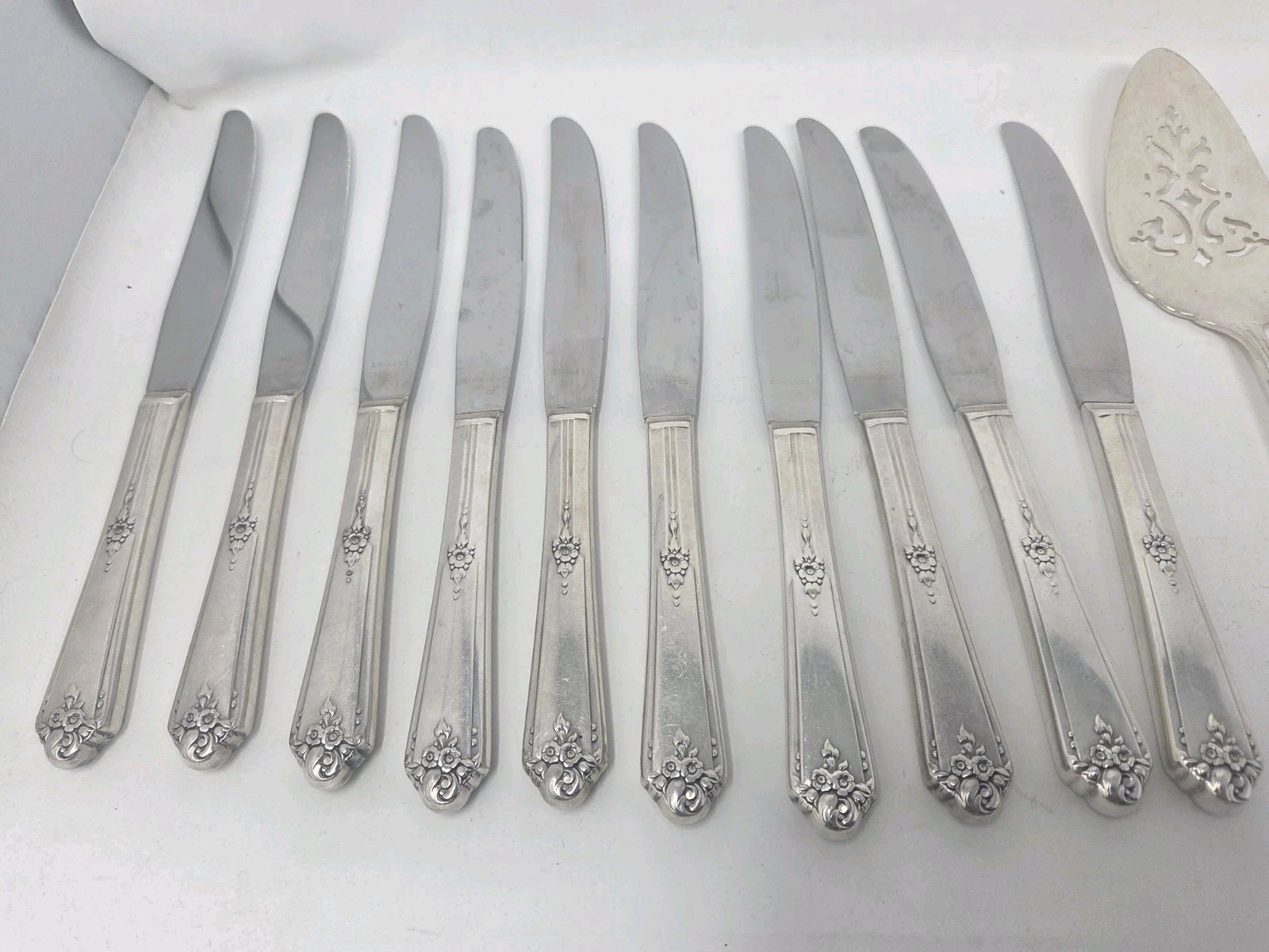 Lot of 68 Oneida Sweet Briar (1948) Silverplate Flatware