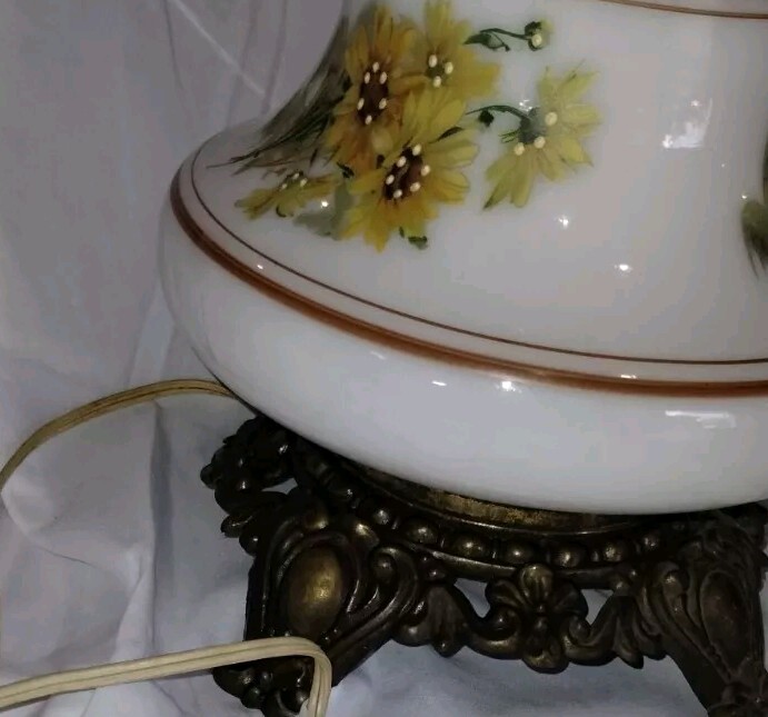 Vintage Table Lamp Accurate Casting Co 3 Way Hurricane Yellow Flowers / Chip