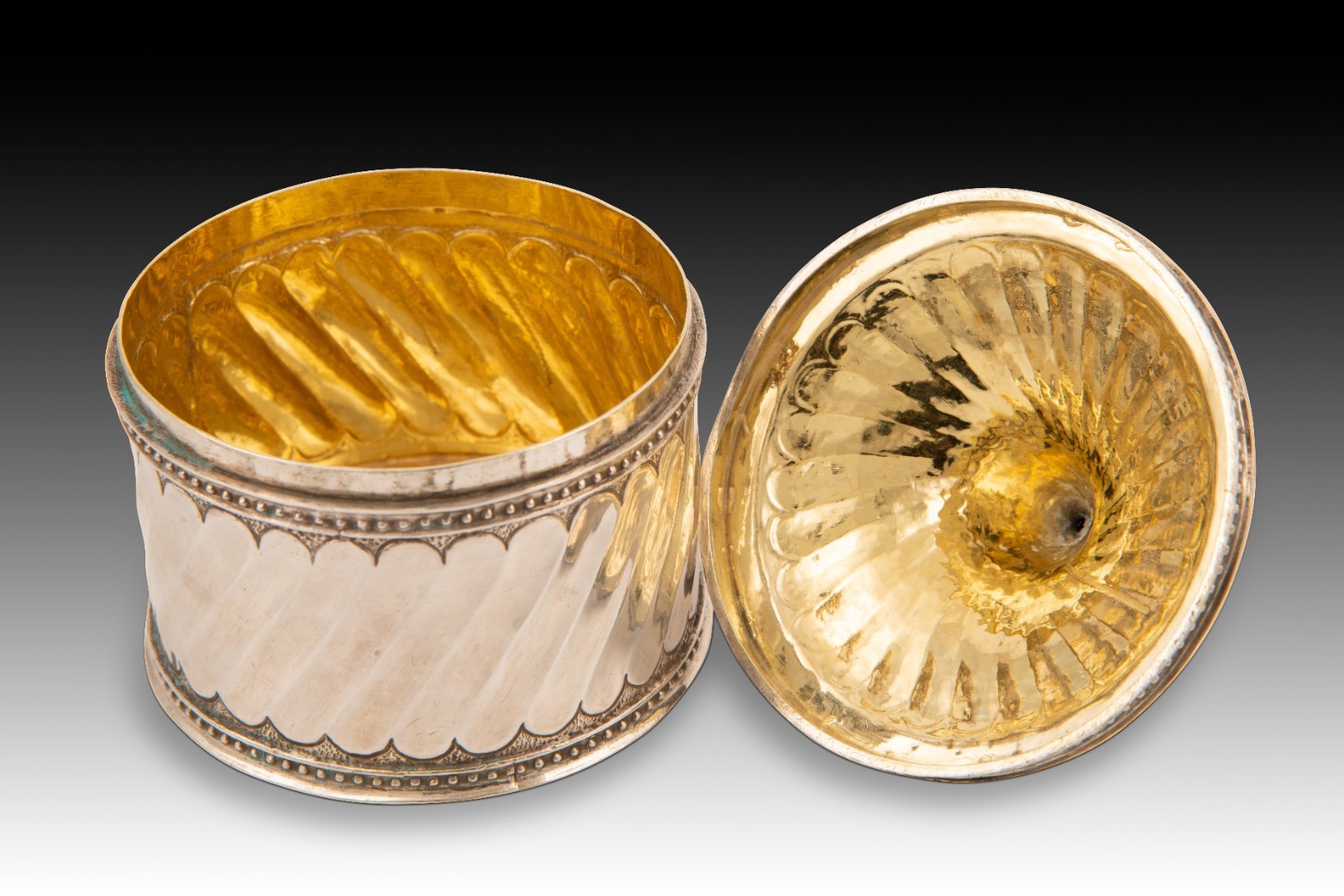 Pyx. Silver. Palencia, Spain. Pedro de Palacios, hallmark Juan de Peso, 16th c