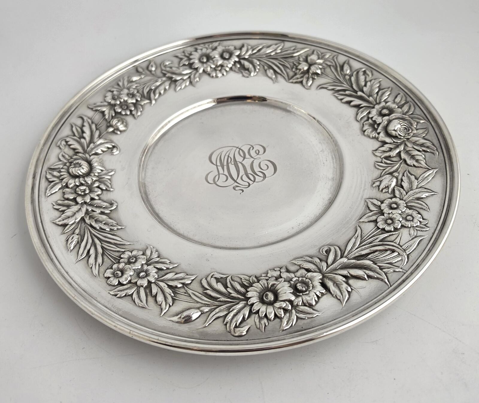 S. Kirk & Son Sterling Silver Repousse Tray Plate #727 10 1/8″ 14.12 Toz