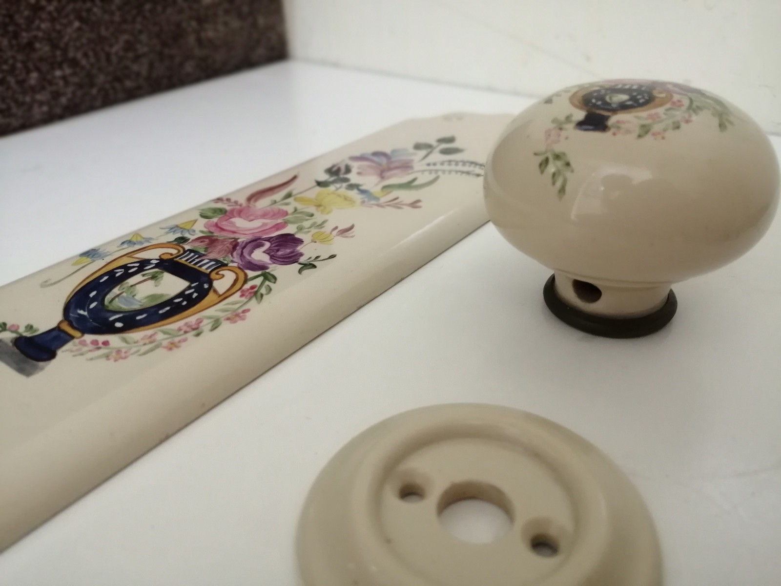 Victorian Porcelain Cream Floral Door Finger Plate Door Knob and two Knob plates