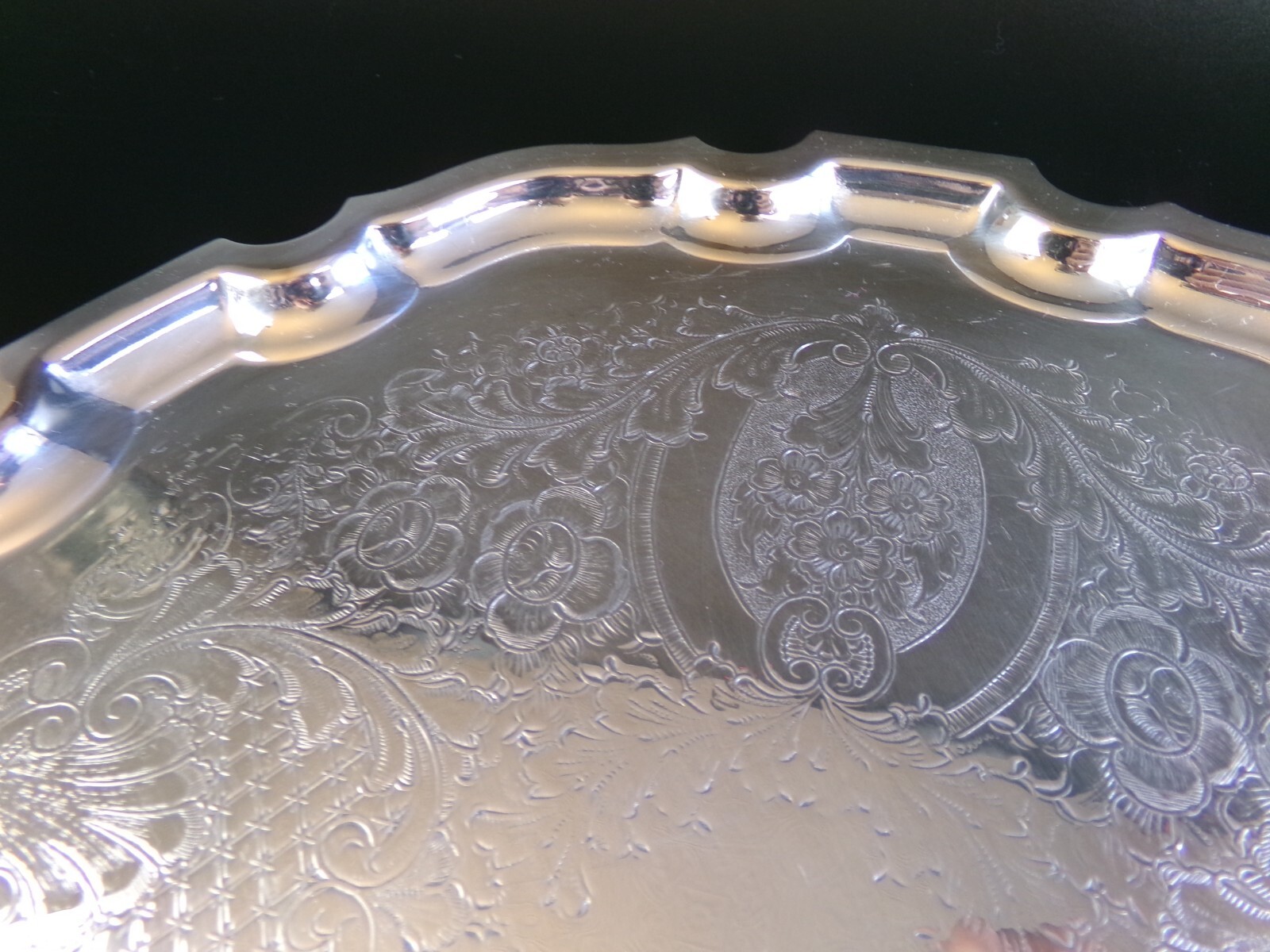 Silver Plated Serving Tray Salver. Round 12.5″. Chased Engraved. Drinks / Bar.