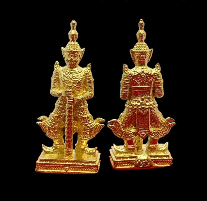 Thao Wessuwan Giant Statue Wat Arunratchawararam Temple Thai Buddha Amulet
