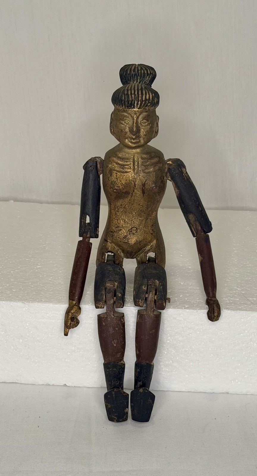 WONDERFUL ANTIQUE CHINESE HAND CARVED GILDED WOODEN FEMALE DOLL