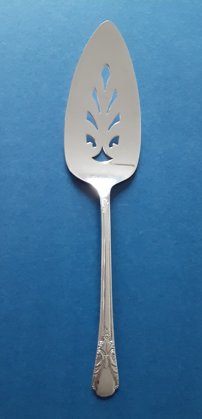 WM ROGERS MFG CO, Avalon Cabin Pattern Cake/Pie Server Silver Plated Circa 1940