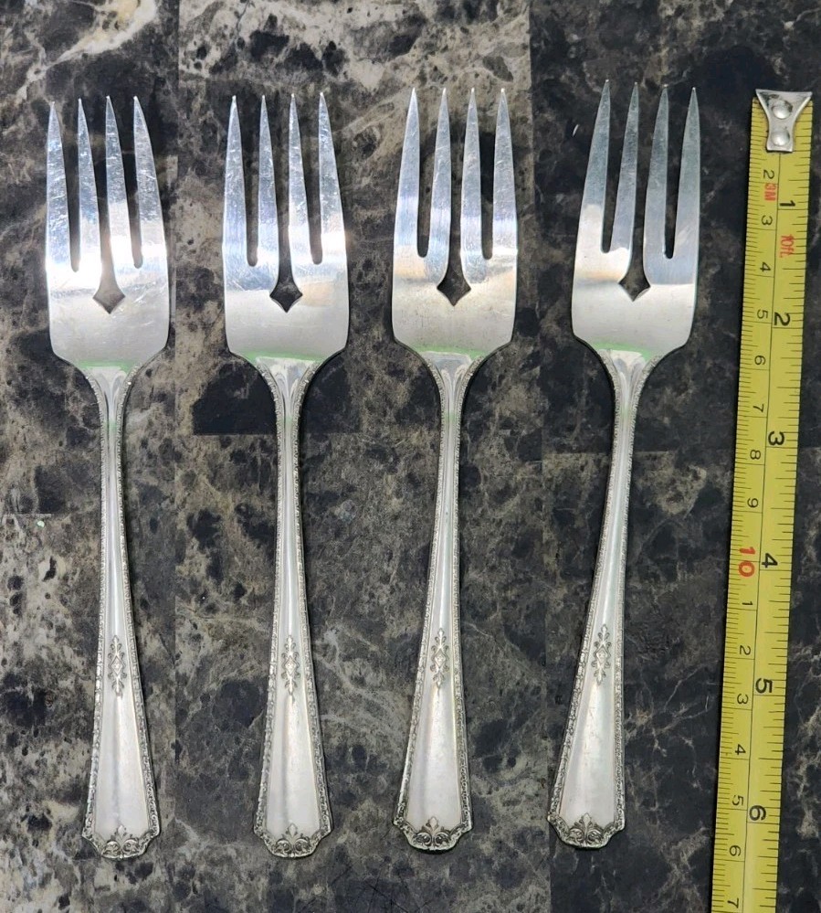 LOT OF 4 WM A ROGERS VINTAGE c1929 BERKELEY SILVERPLATED SALAD FORK 🥗