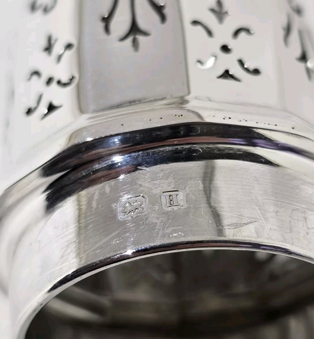 Sterling silver sugar Dredger / Caster. Birmingham 1932 .By William Suckling Ltd