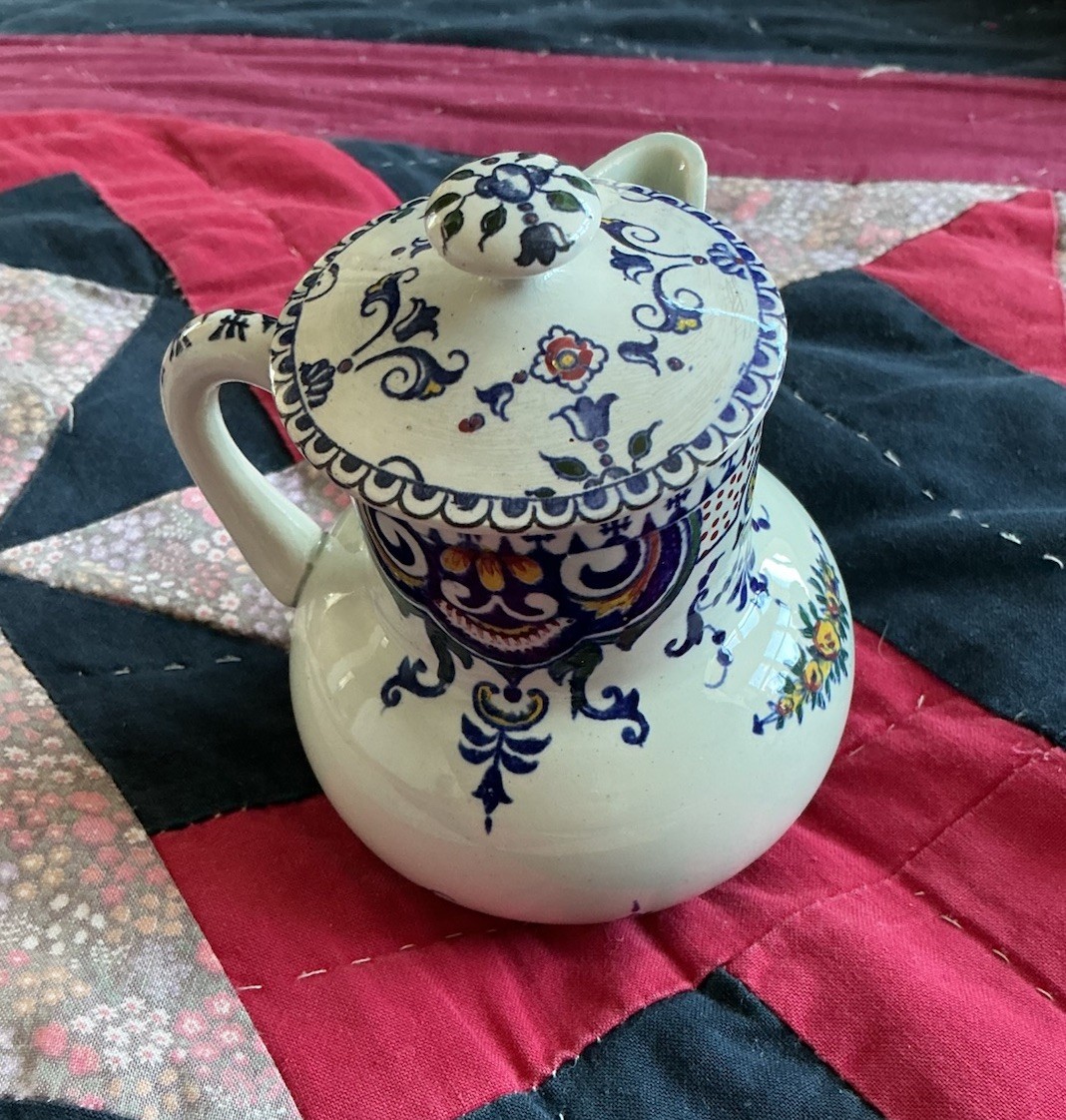 GIEN Faience 9cm Chocolate Water Cream POT 1860 -1871 Paris France Antique