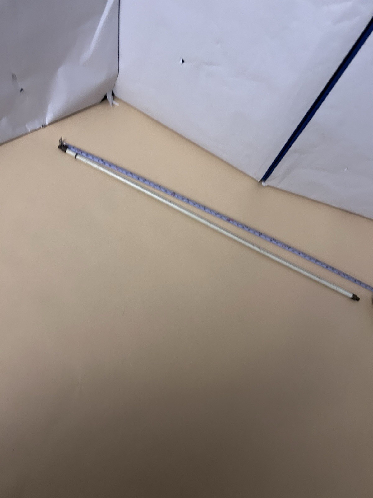 VTG White Metal Curtain Rod unk if functions