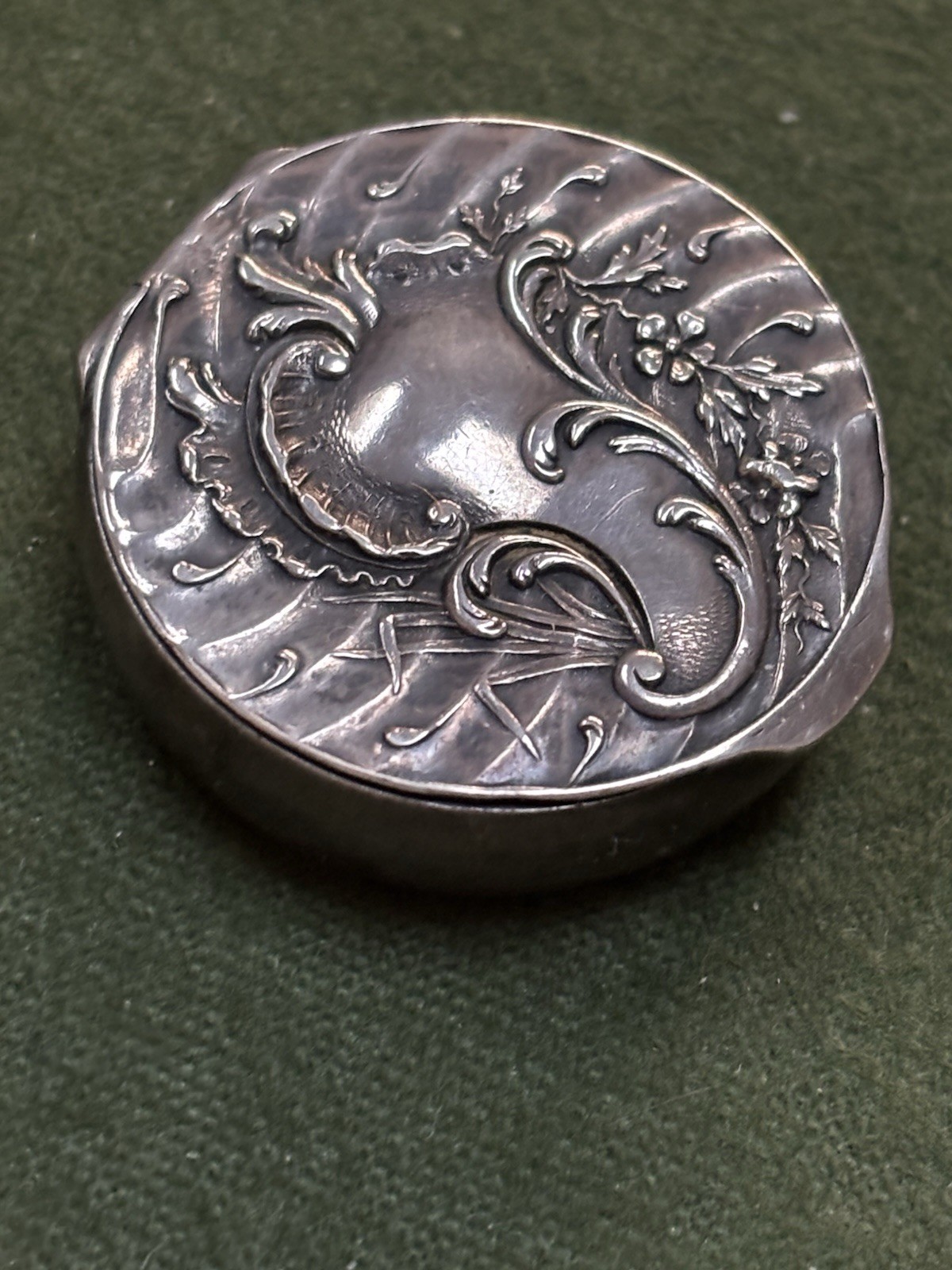 ANTQ FRENCH STERLING COMPACT PILL SNUFF ROUGE PATCH BOX PARIS ASSAY BOAR’s HEAD