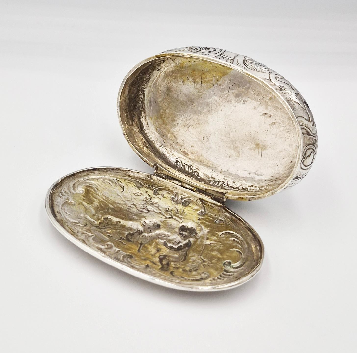 18TH CENTURY FRENCH SOLID SILVER REPOUSSE OVAL SNUFF BOX c1780