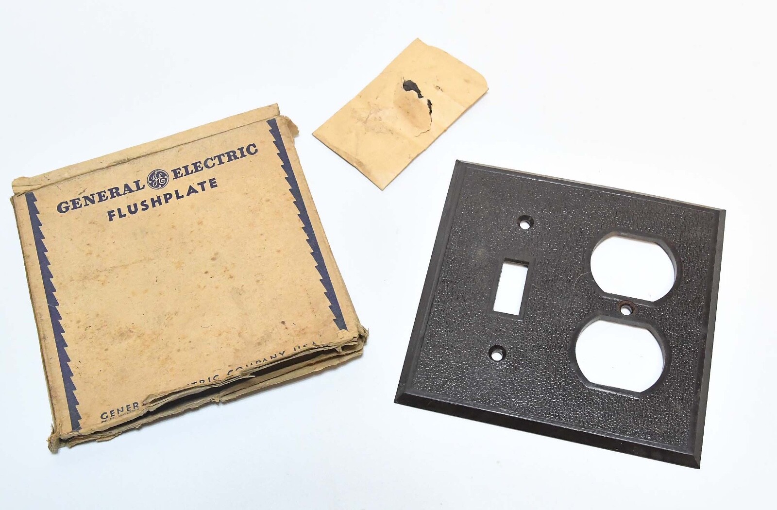 VINTAGE NOS GE BROWN PLASTIC BAKELITE 2 GANG COVER SWITCH OUTLET PLATE