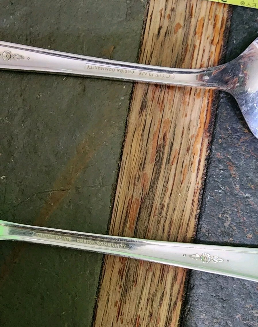 SET OF 2 MID CENTURY VTG 1948 SWEET BRIAR SILVERPLATED TABLE SERVING SPOONS🍲🥄