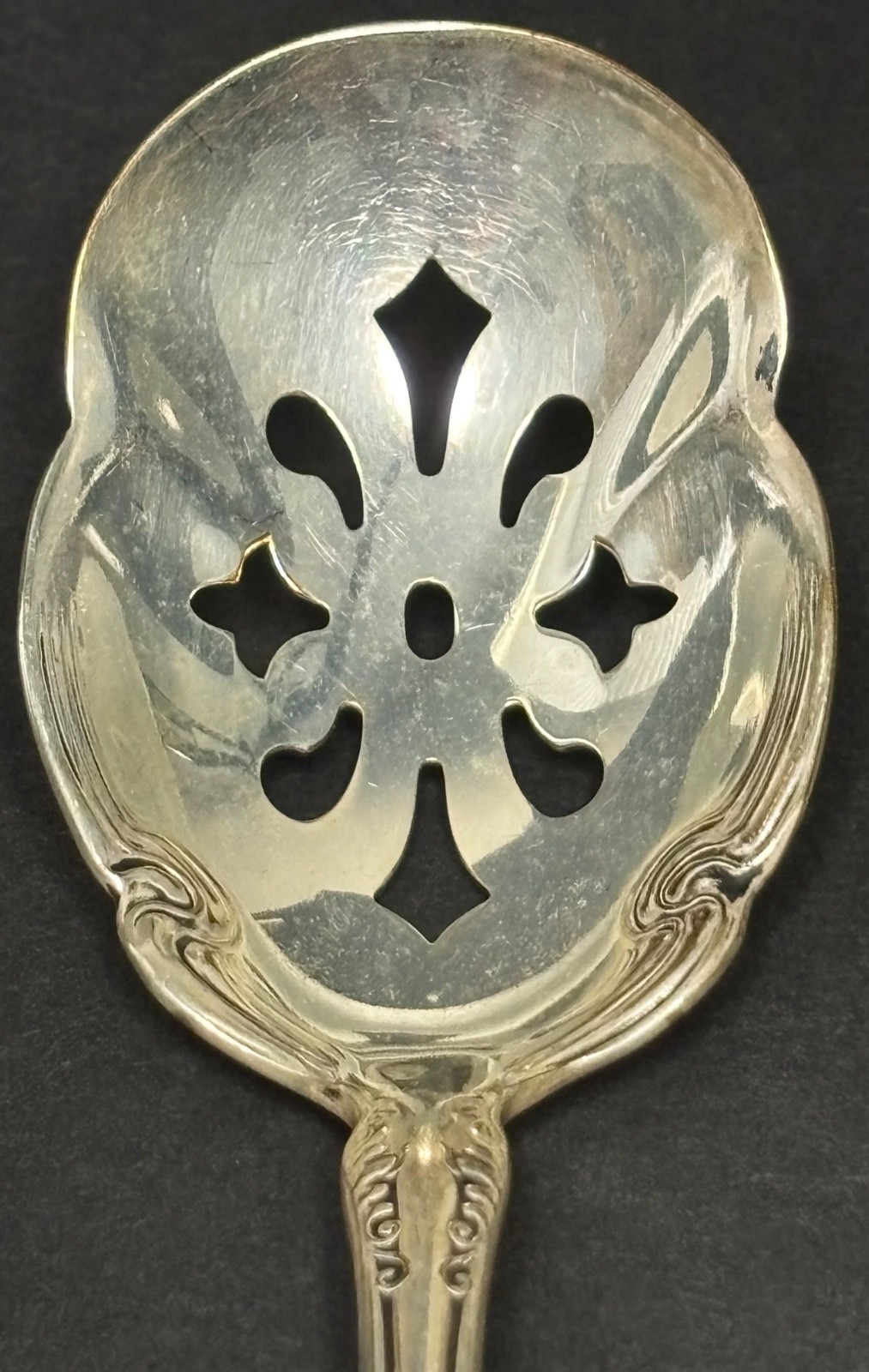 International Silver “Queen Elizabeth” 1908 Pattern Plated Large Sugar Sifter