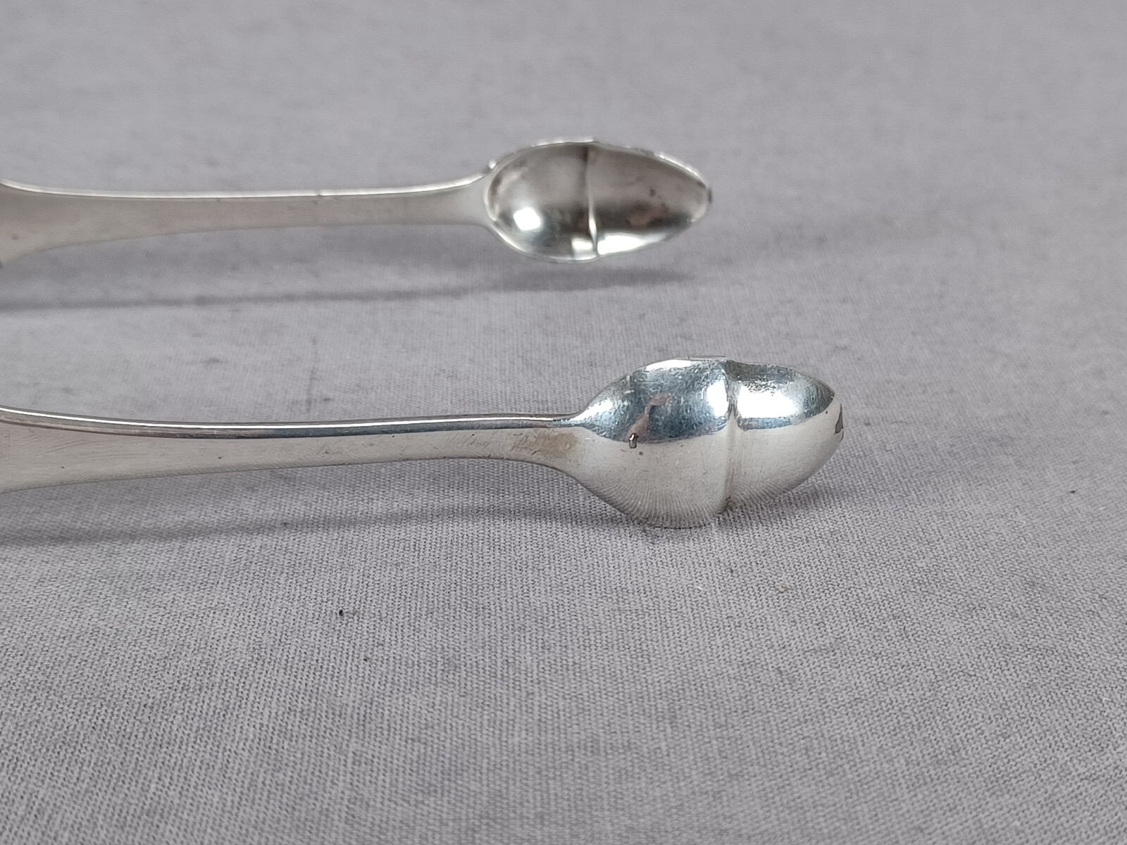Cleveland & Post Norwich Connecticut Repousse Shells Coin Silver Tongs C. 1815