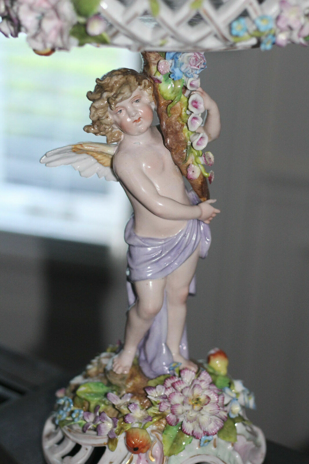 ANTIQUE HAND PAINTED RETICULATED FIGURAL COMPOTE DISH SITZENDORF