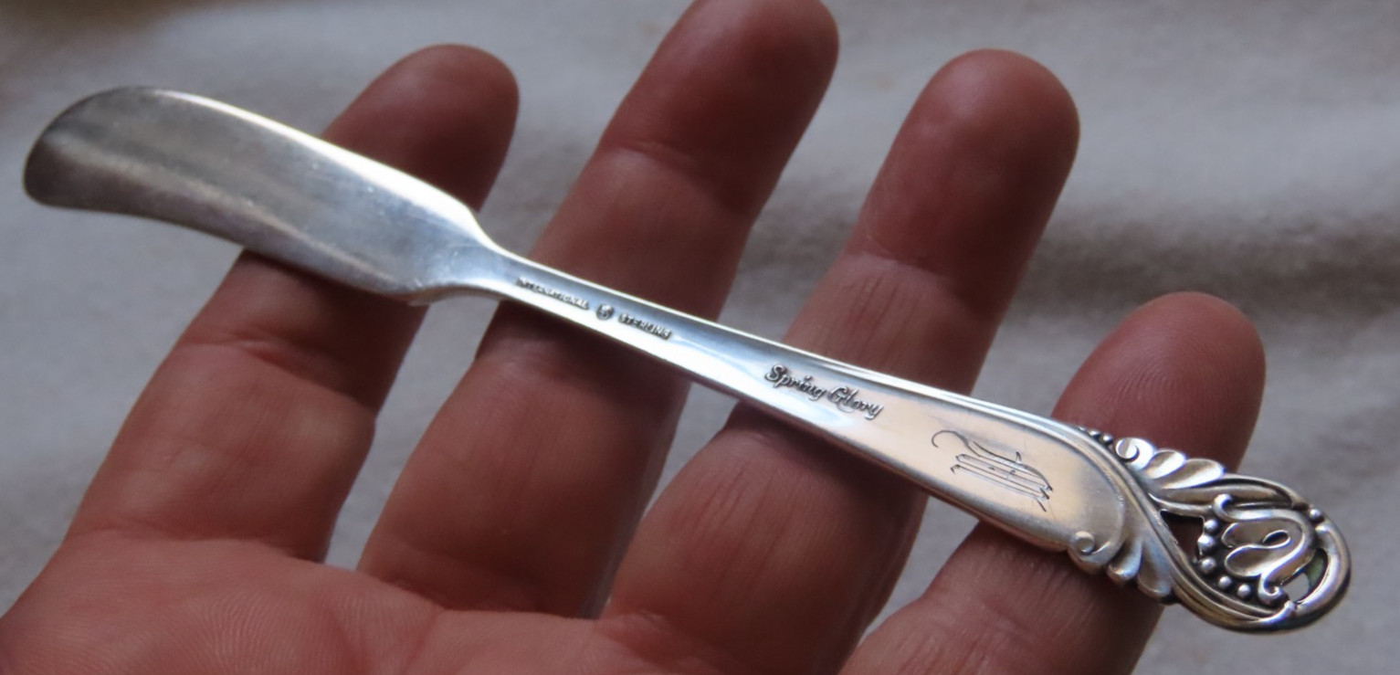 “Spring Glory” Flat Solid Butter Spreader Knife-5 3/4″ International Sterling