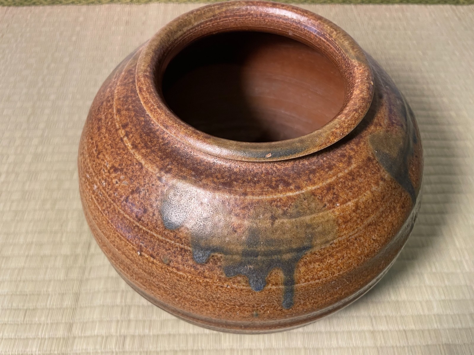 Japanese Shigaraki Ware Flower Vase – Wabi-Sabi Aesthetic – with Sign Wooden Box