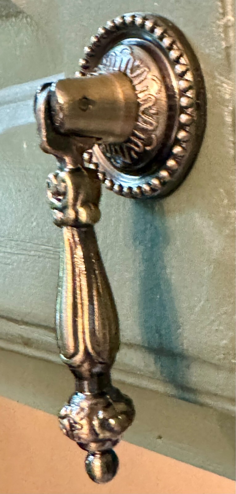 2 Antique-Brass Knobs in brushed-Gold Tear Drop Hinged Furniture Hardware Pulls