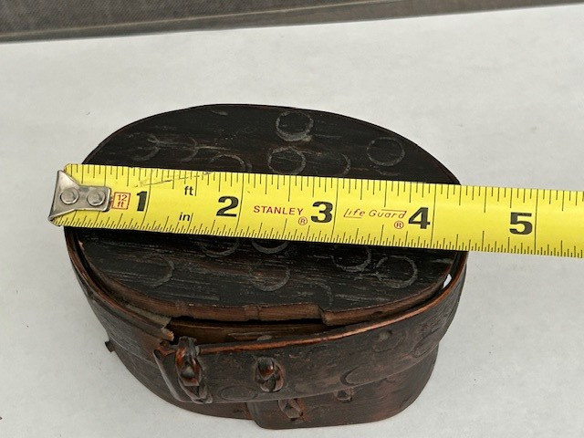 ANTIQUE PRE 1799 HANDMADE WOODEN TRINKET BOX WITH LID