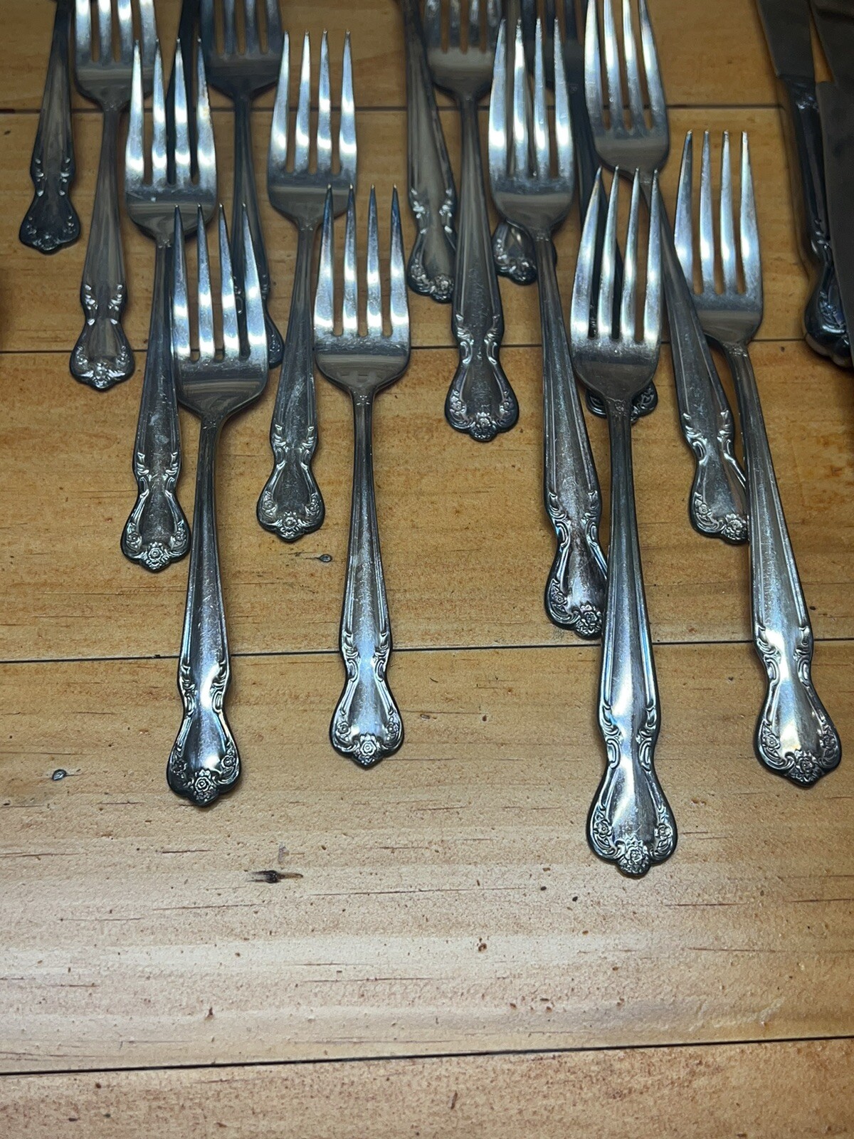 40 Piece Set Rogers & Bro Reinforced Plate IS Flatware Dinnerware Silverware