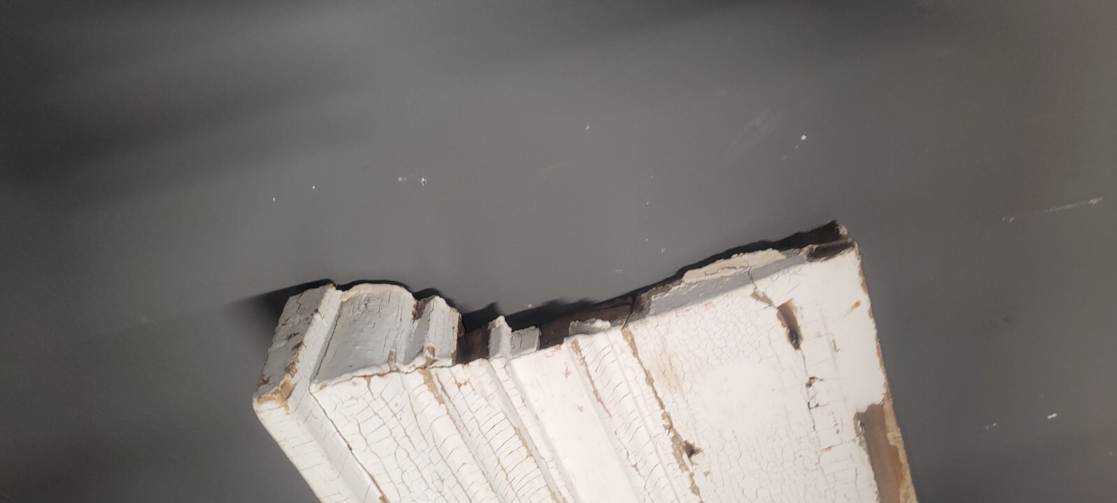 Window HEADER Pediment Lintel WHITE Chippy Paint 44 1/2″ SHELF FARM Victorian