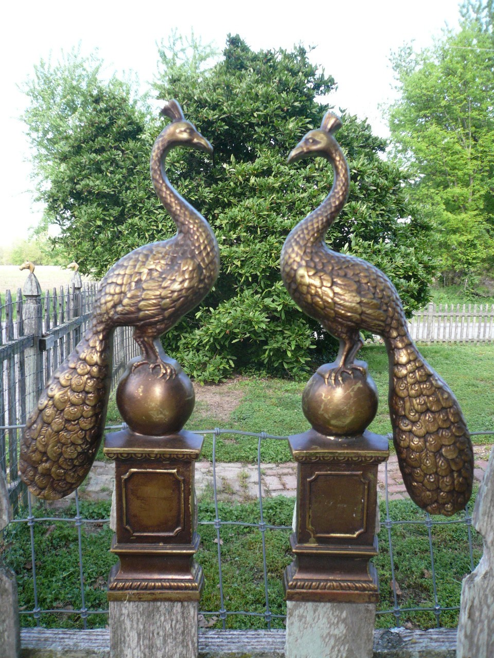 BREATHTAKINGLY BEAUTIFUL BRASS/BRONZE PEACOCK GARDEN WALL HANGERS/ANDIRONS 17″