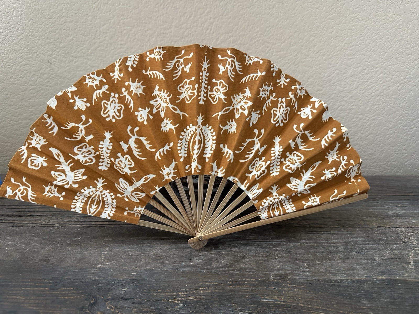 Vintage Folding Sensu Fan, Cloth Thick Fabric Wood Or Bamboo 16” Tan White EUC