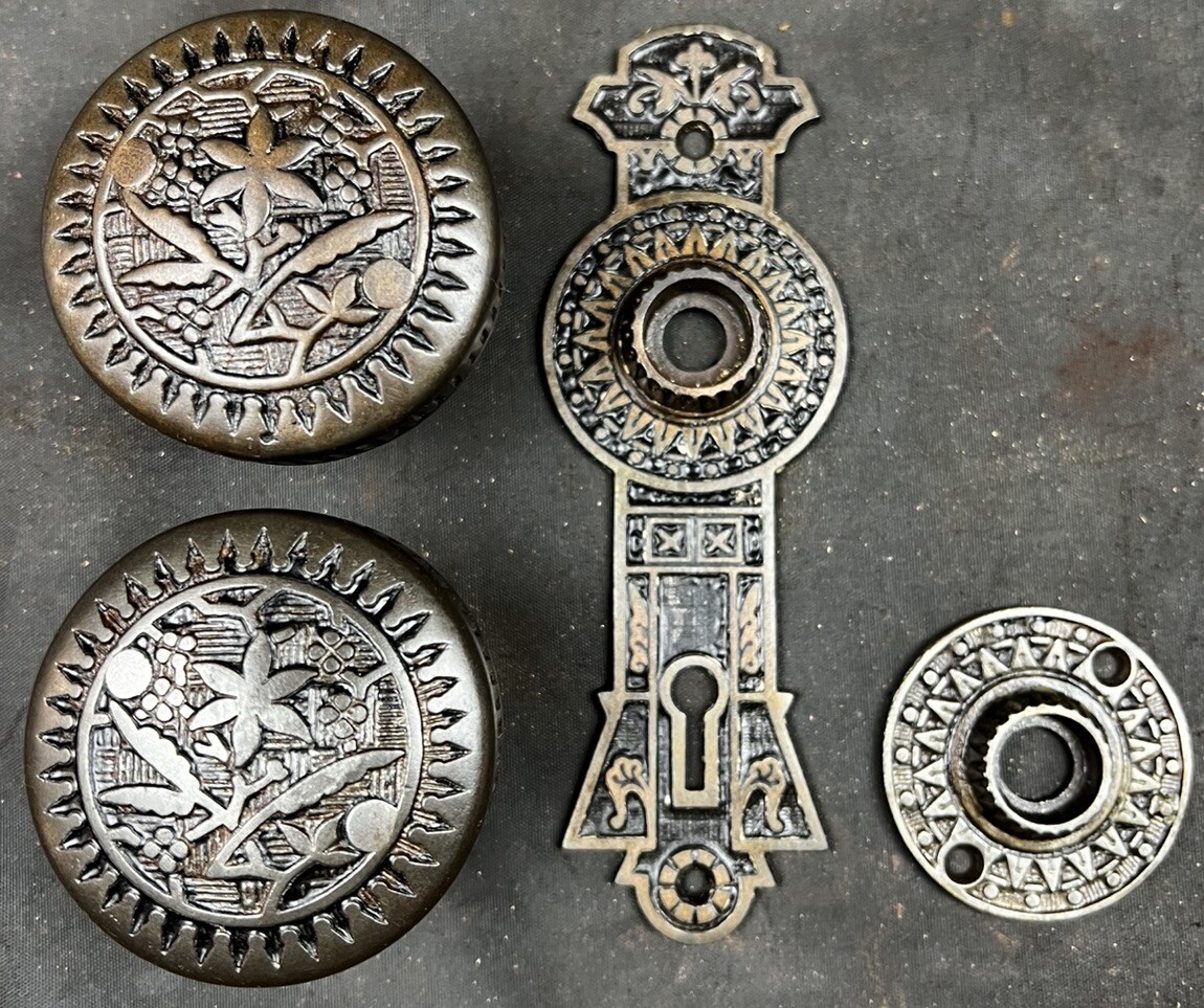Sargent Arcadian Passage Set Door Knobs, Plates, Lock 1880’s Eastlake Victorian