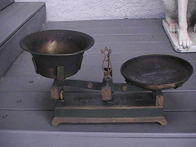 ANTIQUE BALANCE SCALE FRENCH CAST IRON FORCE 5 KILO G – BALANCE DE MENAGE